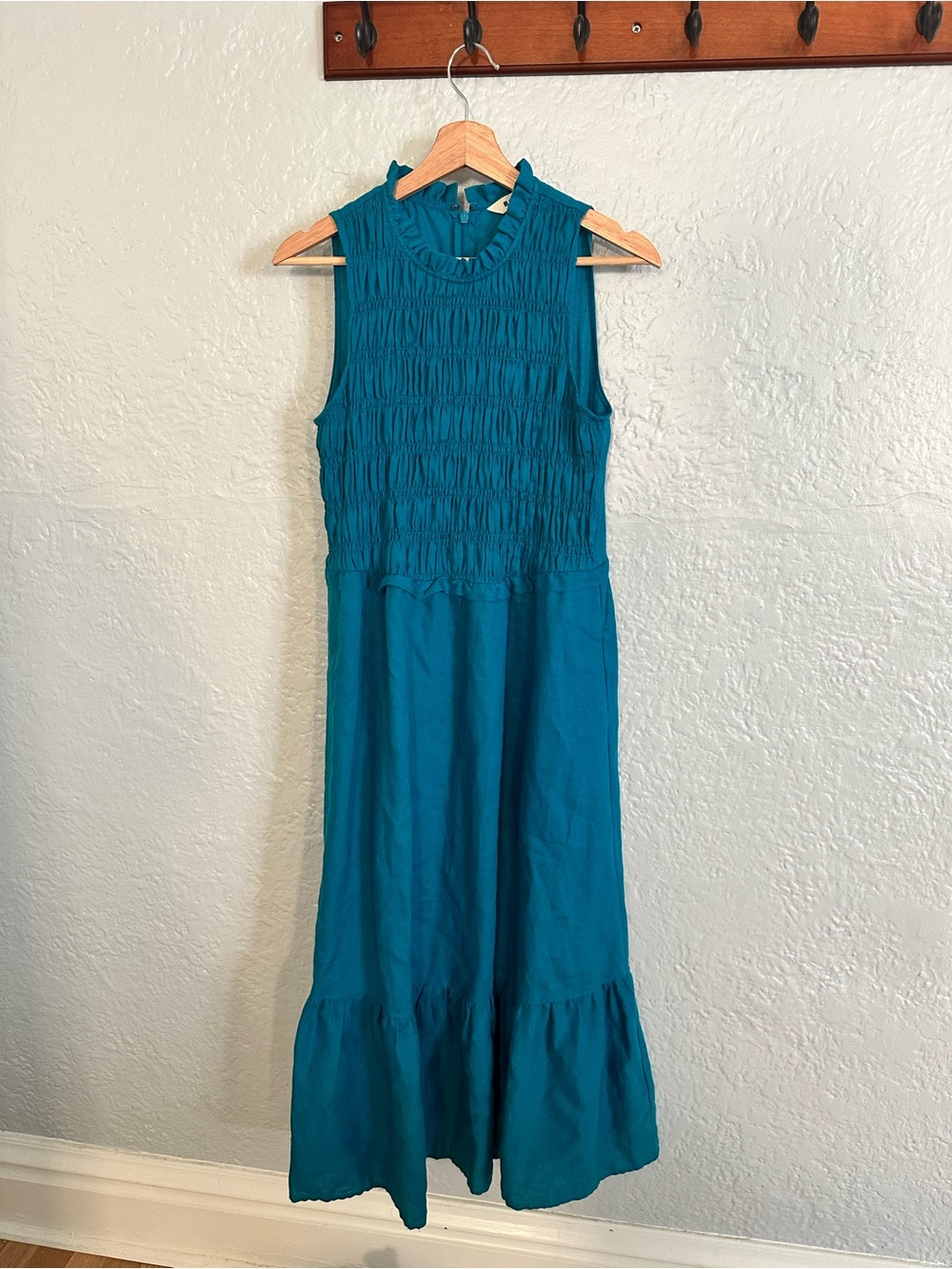 Smocked Linen Midi Dress
Crystal Teal - Picture 3 of 10